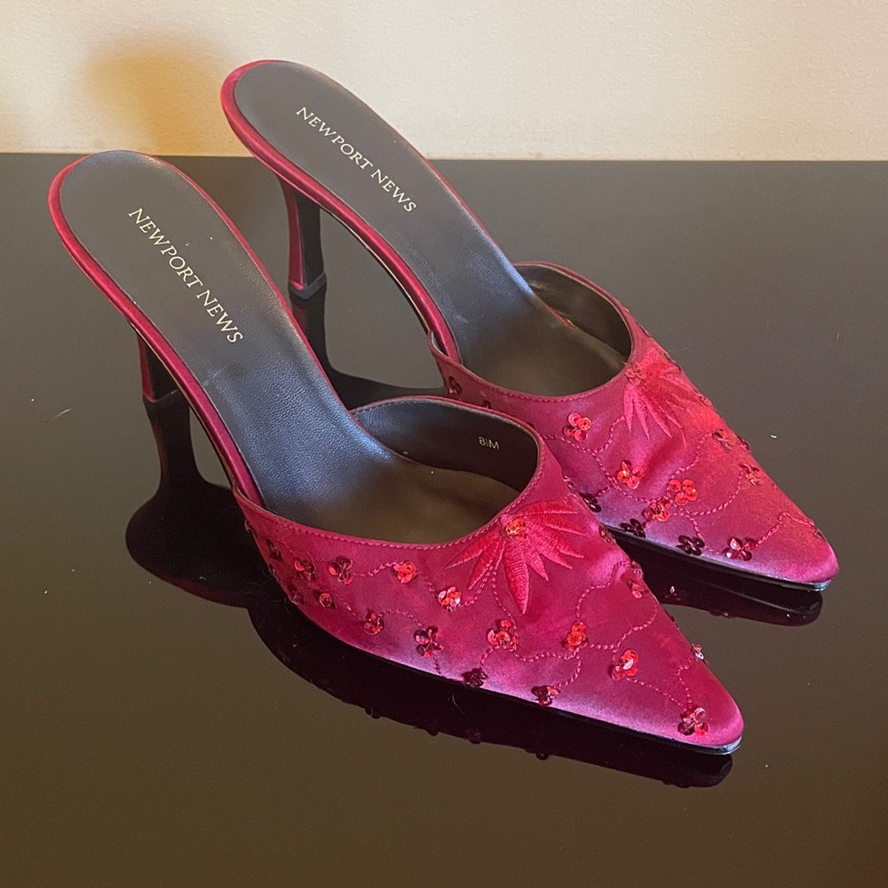 Newport News Red Embroidered/sequence Heels